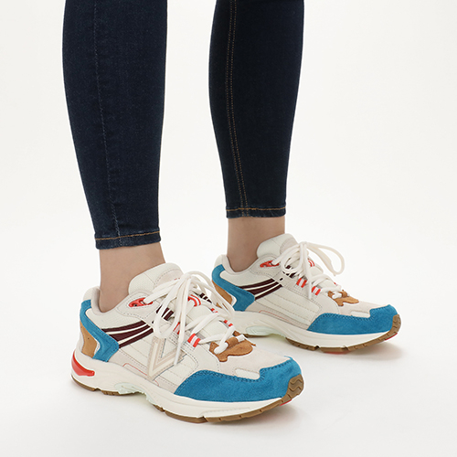 Vionic Walker Womens Walker Trainer (Wide)